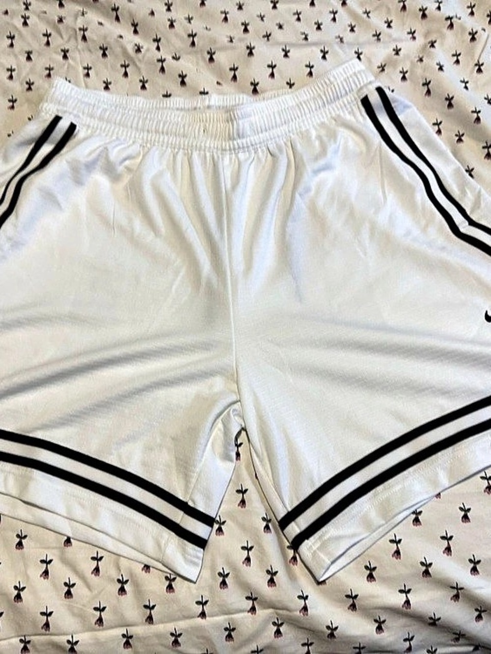 Nike Dri-FIT shorts Color Block Athletic Shorts in White & Black Size L